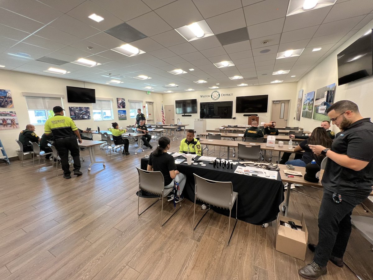 MichaClarke10's tweet photo. In Weston making @FirstNet moves with the Sheriff’s Dept! Big thanks to @FirstNetMattFL for the assist!! Another great community connection! #winasone @Hdncorp @One_FLA https://t.co/At7rH0JwYj