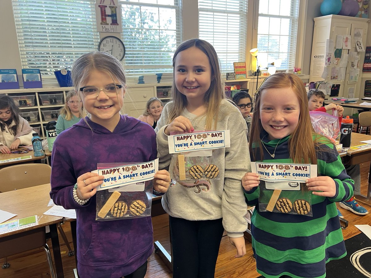 _JenBHill's tweet photo. We are 100 days smarter in third grade! #ees #happyschool https://t.co/fwXQwSJiRg