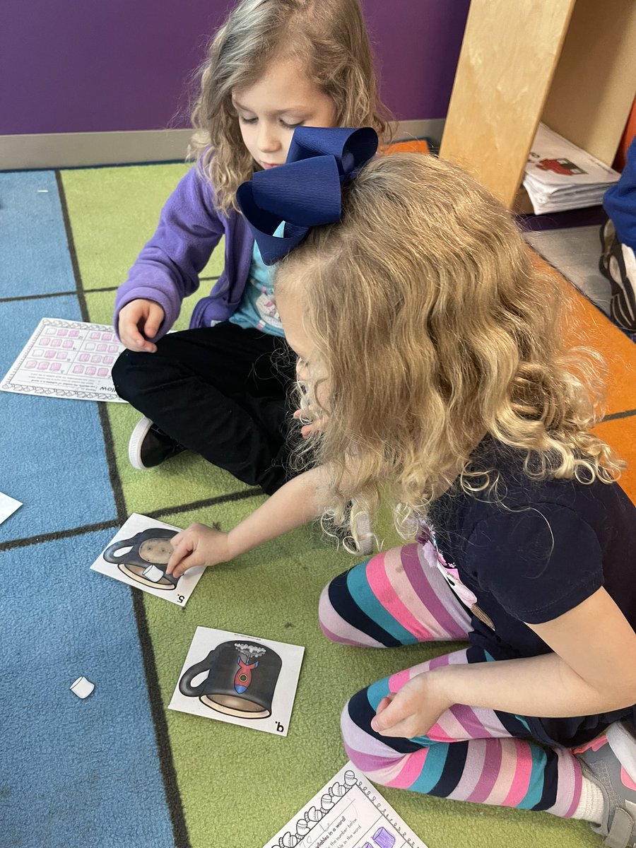 WISDLagway's tweet photo. Monday’s stations in @Mrs_Dekoch Kindergarten class…beginning and ending sounds, syllables, and can’t leave out rhyming! #PracticeMakesBetter https://t.co/Fgzb5YFyEf