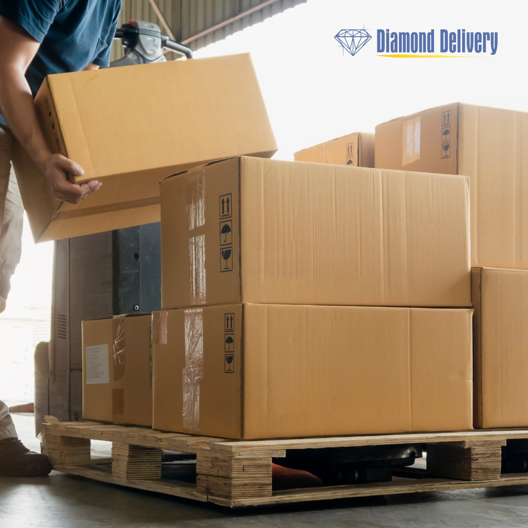 DiamondDelivery's tweet photo. Looking for a reliable hot shot service? Ours is available 24/7. Book here: https://t.co/8YlWXz3zdV #shipping #diamonddelivery https://t.co/XXzHPfIXJP