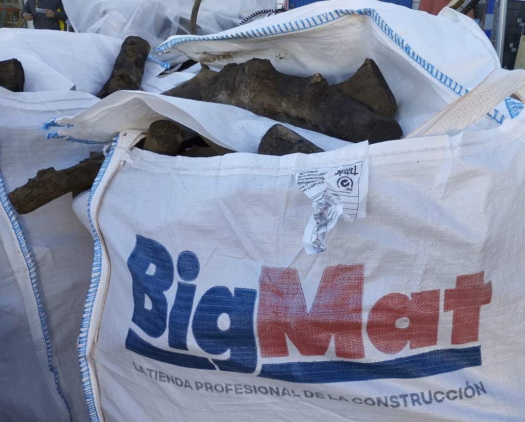 BigMatHnosGomez's tweet photo. ❄️😶‍🌫️ ¡Comenzamos la semana con un frío polar! 

🔴 Recuerda que en #BigMatHermanosGómez, además de #pellet, podrás encontrar fabulosa 𝗹𝗲𝗻̃𝗮 𝗱𝗲 𝗼𝗹𝗶𝘃𝗼. 

🎯 #BigMatHermanosGómez: Ctra. Circunvalación Pilas-Hinojos, km 1. Pilas (Sevilla) ☎️ 954 750 231

#FelizSemana https://t.co/Ii1YcXnPsq