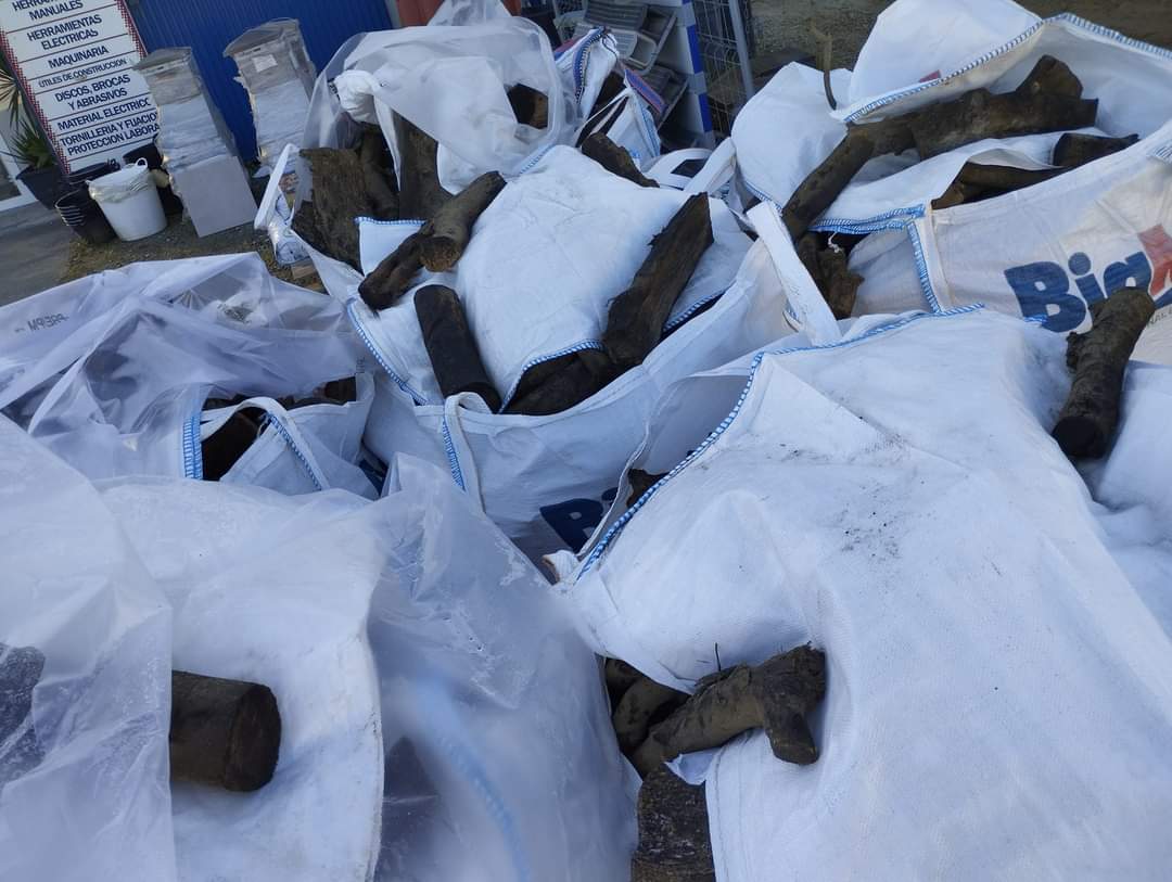 ❄️😶‍🌫️ ¡Comenzamos la semana con un frío polar! 

🔴 Recuerda que en #BigMatHermanosGómez, además de #pellet, podrás encontrar fabulosa 𝗹𝗲𝗻̃𝗮 𝗱𝗲 𝗼𝗹𝗶𝘃𝗼. 

🎯 #BigMatHermanosGómez: Ctra. Circunvalación Pilas-Hinojos, km 1. Pilas (Sevilla) ☎️ 954 750 231

#FelizSemana