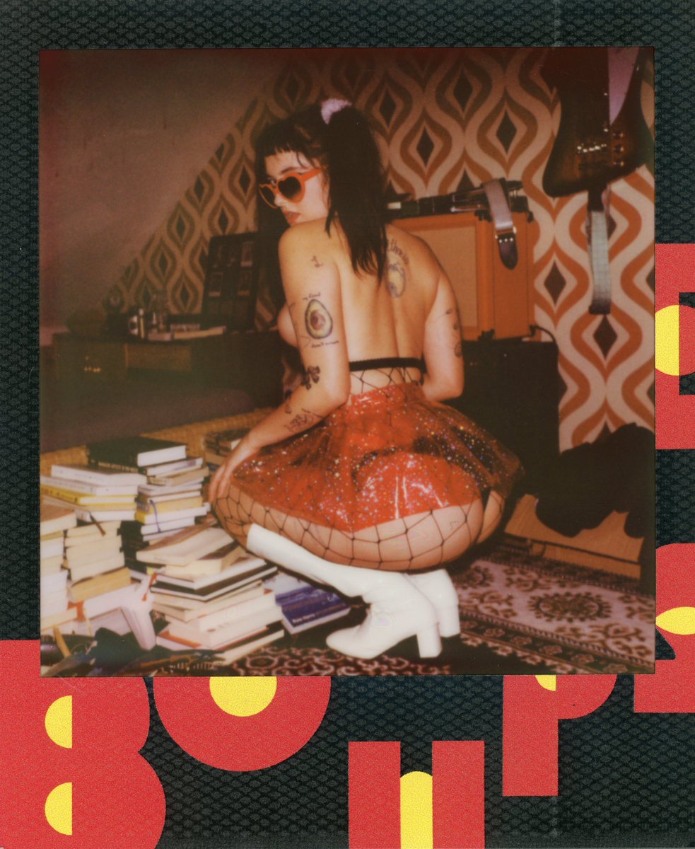 MrKurtWolf's tweet photo. Here are some pictures of my latest private shooting with my girl.
We had to try the new David Bowie itype edition.
#polaroid #instantfilm #useinstantfilm #iso600 #impossibleproject https://t.co/UoiwQQRpzW