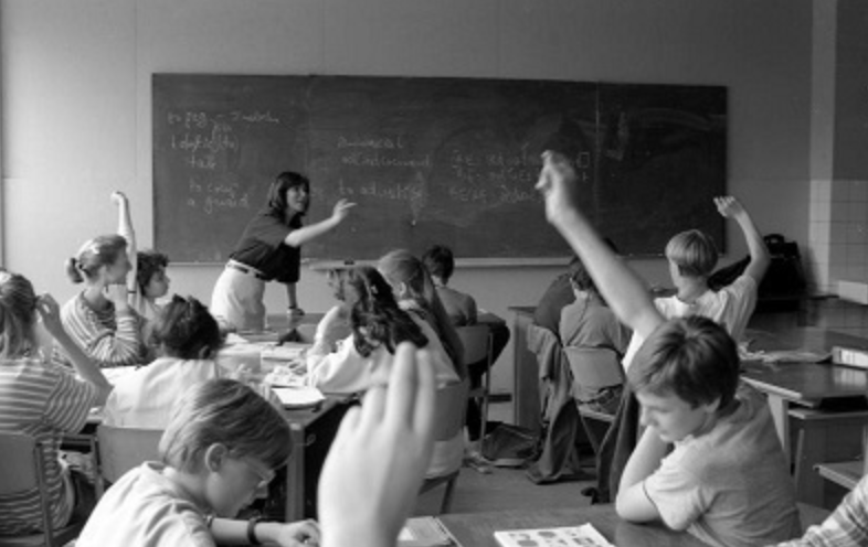 Ph_Ch_Aix_Mrs's tweet photo. "S’approprier et scénariser une fiche d’activité trouvée dans un manuel scolaire ou sur Internet", une étape indispensable au-delà de la réalisation stricte de la fiche,   #pedagogie #scenarisation #Sciences @AcAixMarseille https://t.co/QRo2uGVenR https://t.co/065K6Hmixy