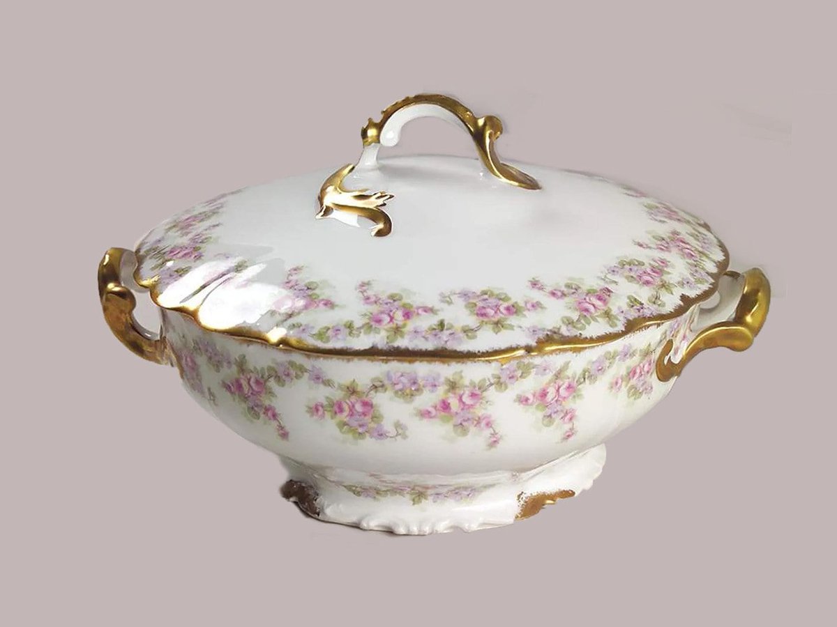 G97816960Girl's tweet photo. Thanks for the kind words! ★★★★★ "thank you I love it" Genevieve G. https://t.co/43XhQwBloO #etsy #BuyfromGroovy #limoges #eliteworksLimoges #bawodotter #bridalwreath #servingbowl #coveredvegetablebowl #tableware #LimogesBridalRose https://t.co/pZPrMefCb2