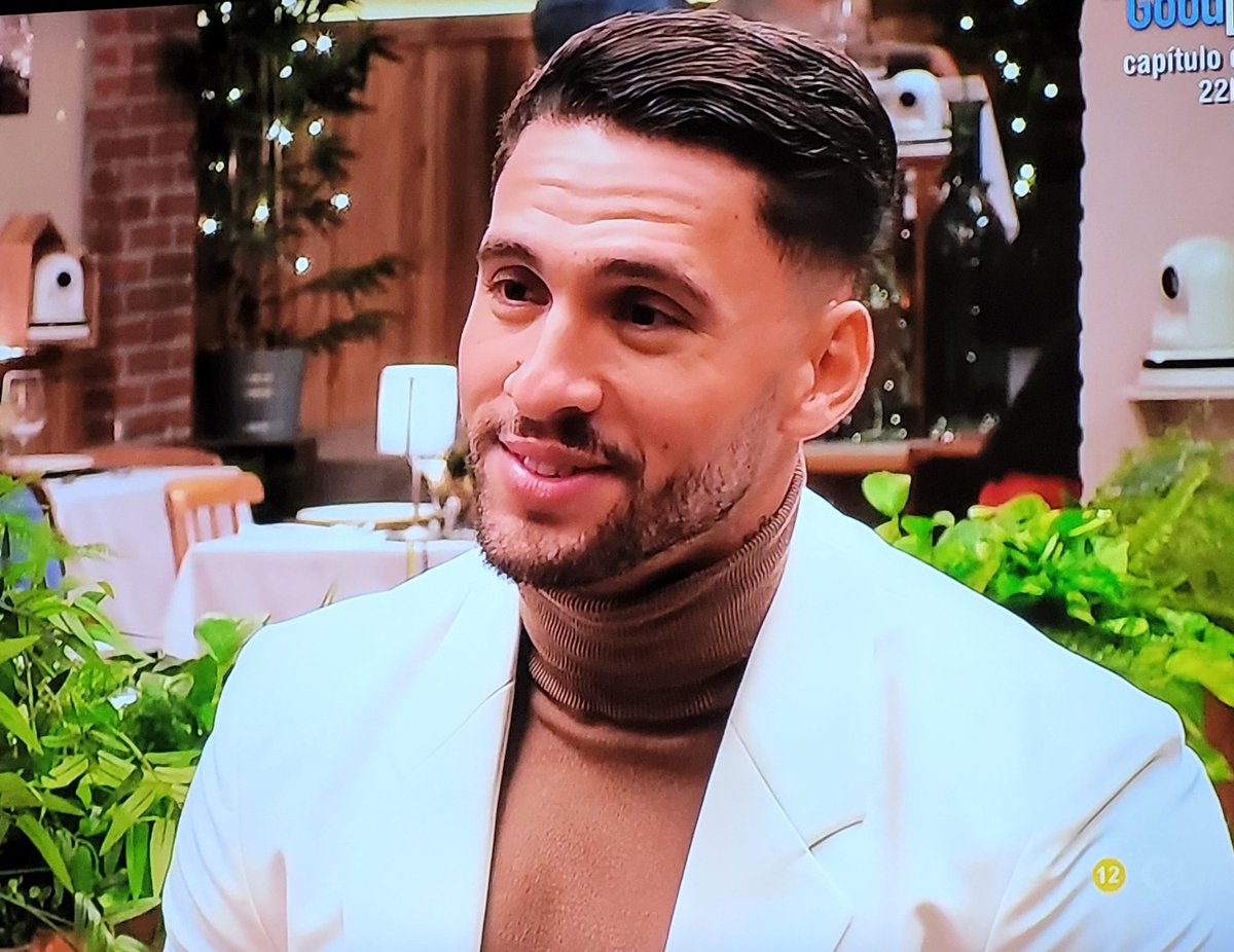 polemista__'s tweet photo. Y el premio al primer GILIPOLLAS del año, es para.....este GILIPOLLAS #FirstDates23E #FirstDates https://t.co/NGhO3TBYki