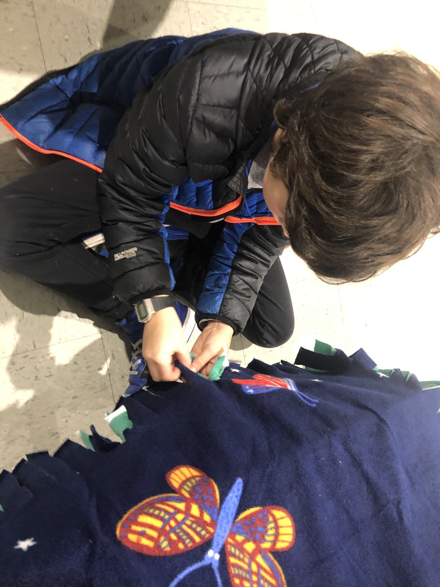 CarolHumm's tweet photo. Reflecting back on last week and what a fantastic day of service it was with my boys @TheHornetsHive with @youmatter_2. We love our community! #sd161learns https://t.co/WfW2drsQzr