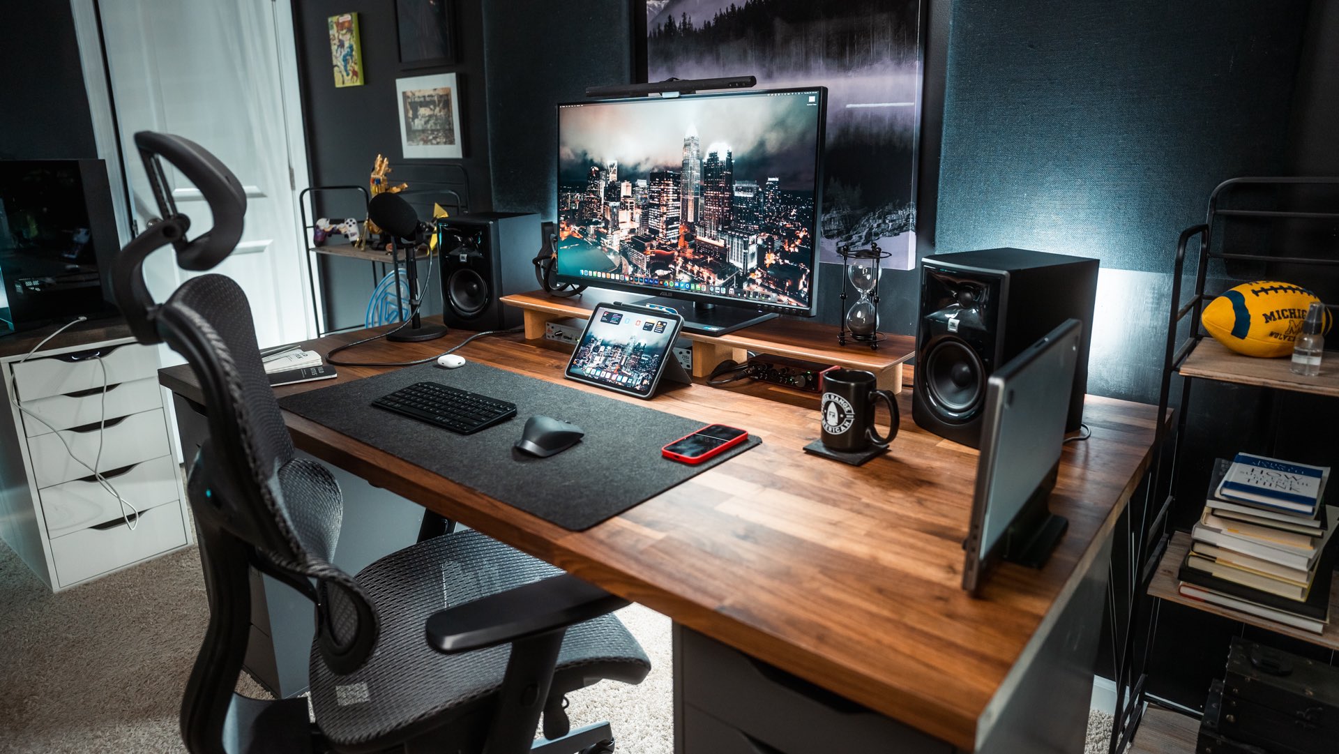 Wood online gaming setup