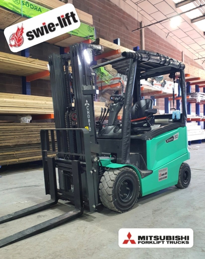 Big truck performance… in a compact space. The Mitsubishi FD30CN delivers robust, precise high-performance, both indoors or out. Delivered to another happy <a href="/Swielift/">Swie-lift</a> customer. #mitsubishiforklifts #contracthire