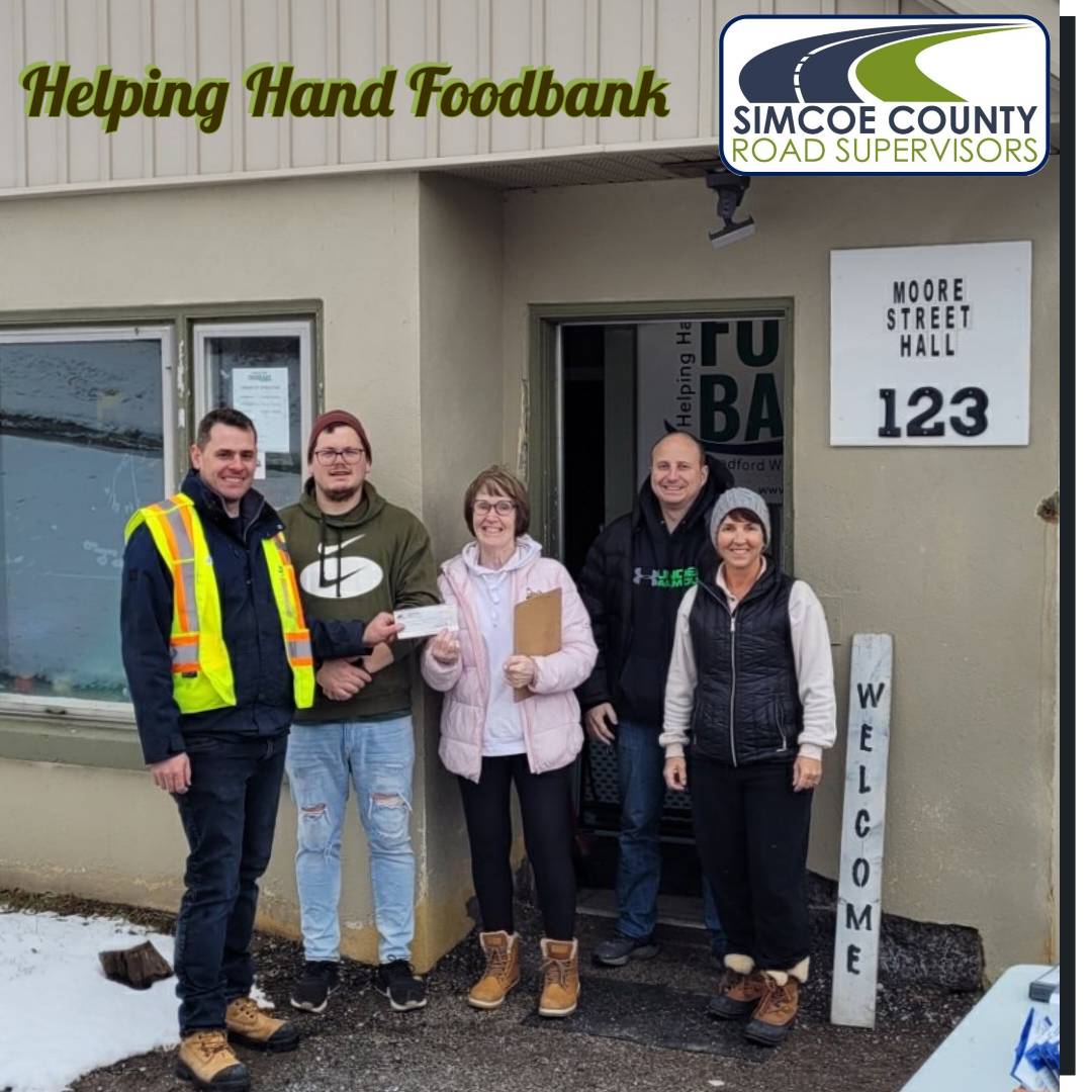 SCRSA_Official's tweet photo. The Simcoe County Roads Supervisors Association continued the season of giving with #SCRSA president Kevin VandeBeek dropping off a donation to the Helping Hand Foodbank in Bradford West Gwillimbury.
#AORS #Community https://t.co/jhniWRPDik