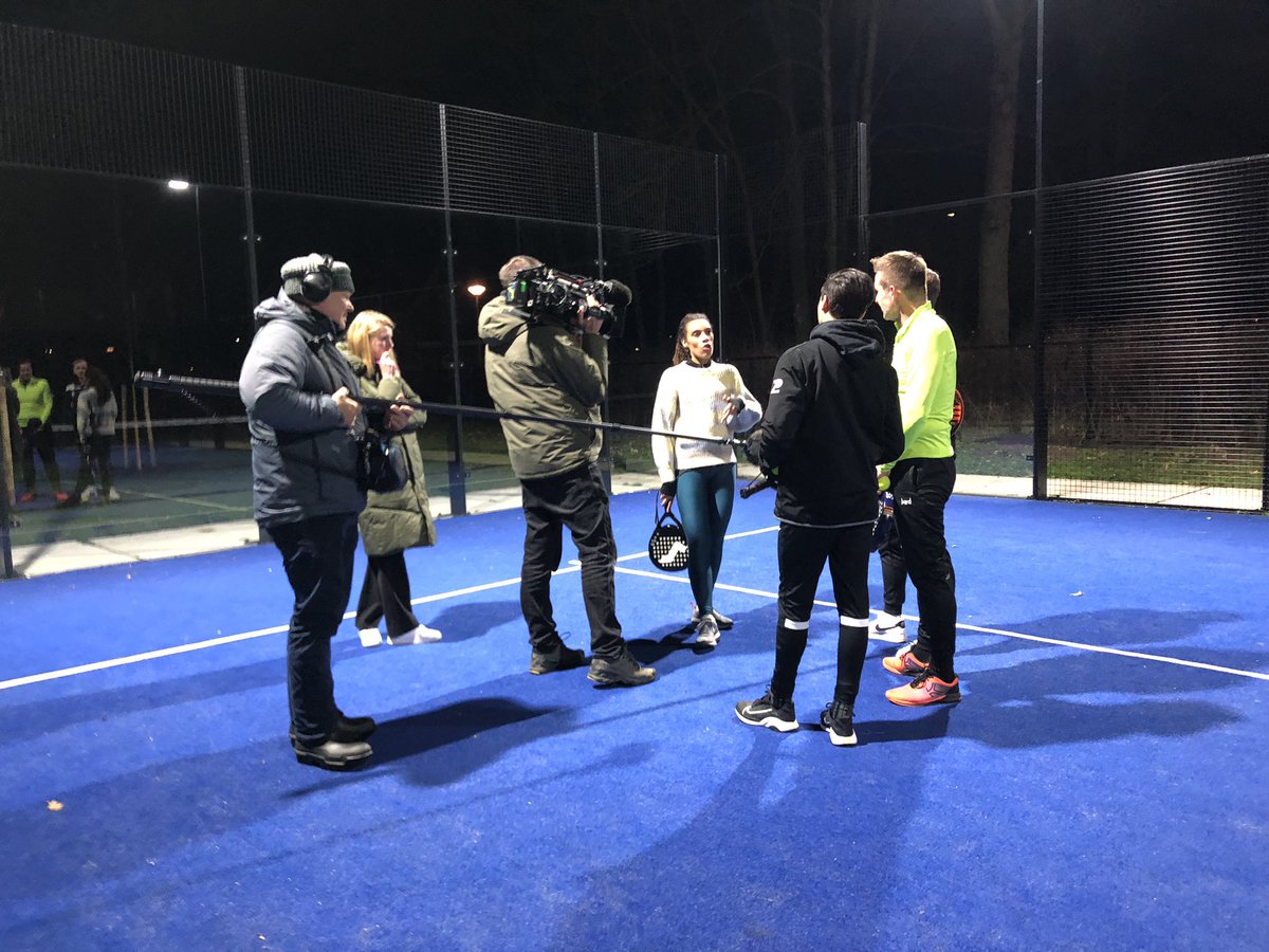 RRoelfzema's tweet photo. Vanavond opnames bij #scEDS van #StandvanNederland over onze open club met voetbal, padel, bootcamp, zwemmen,jeu de boules, biljart en dart! Hoe leuk! https://t.co/ribRAoRezZ