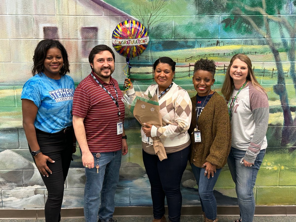 Congratulations to Alisha Gerard, our 2022-2023 USE Teacher of the Year!! #Stallionsdeserveit #Teacheroftheyear @usestallions