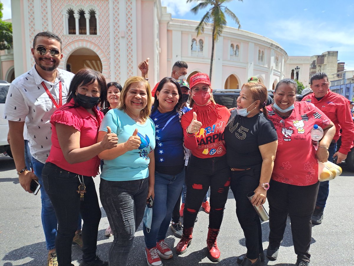 #23Ene Gobernadora del estado Aragua, @Soykarinacarpio, presente en la Gran Marcha Contra el Bloqueo Imperialista en la ciudad de Maracay. 
#Aragua 
#RebeliónAntiimperialista 
#AraguaConMaduro