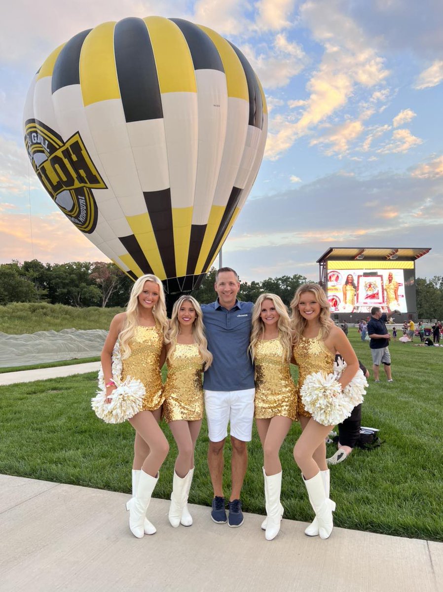 RefreshLED's tweet image. @RefreshLED is proud to serve the community of Columbia, Missouri w/ the permanent install of this incredible Lakeside Outdoor Drive In Movie Theater.
Product — @RefreshLED All-Season Outdoor (384) 5.9mm pp 960x480mm - @novastartech Processing

#ledwall 

youtu.be/HrNiDCE5pbk