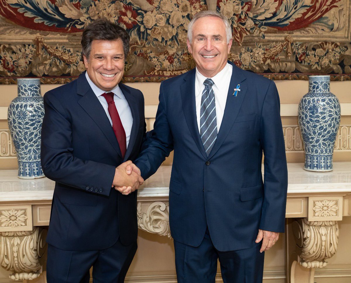 ElEconomista_'s tweet photo. .@ManesF con @USAmbassadorARG 

"Fue una muy buena reunión. Hablamos de mi visión de la Argentina y de la cooperación entre Estados Unidos y nuestro país. Discutimos sobre la geopolítica actual y el valor de las instituciones democráticas para América Latina", dijo el diputado https://t.co/Be318goYRR