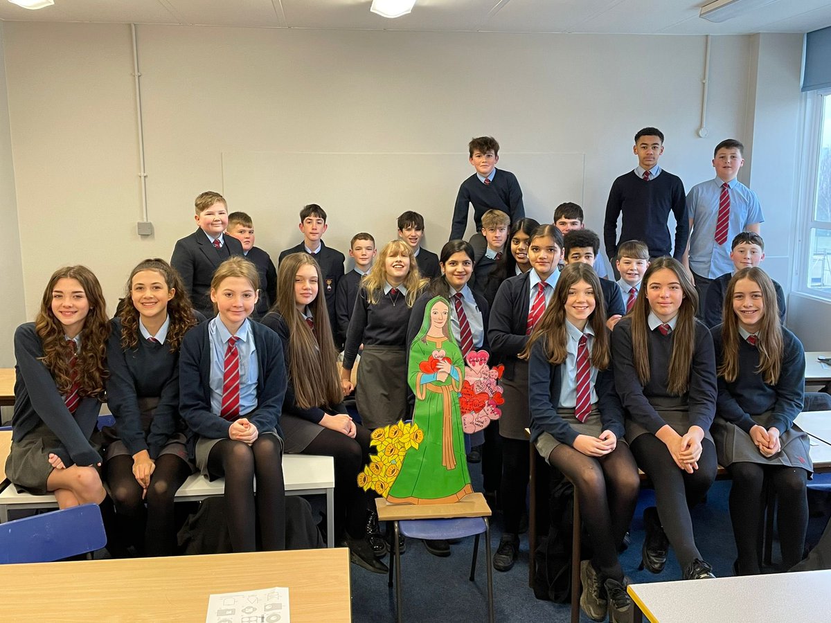 CaerleonComp's tweet photo. Yr8 craft club Santes Dwynwen's is on tourβ¦.#greatwork! 8G1 and 8G2 preparing for Wednesday #craft #cynefin #mrmeredith #craftclub #wellbeing #StDwynwen #creativecontributor #CfW @sewalesEAS #maximisingpotential https://t.co/VCX7I4BfC5