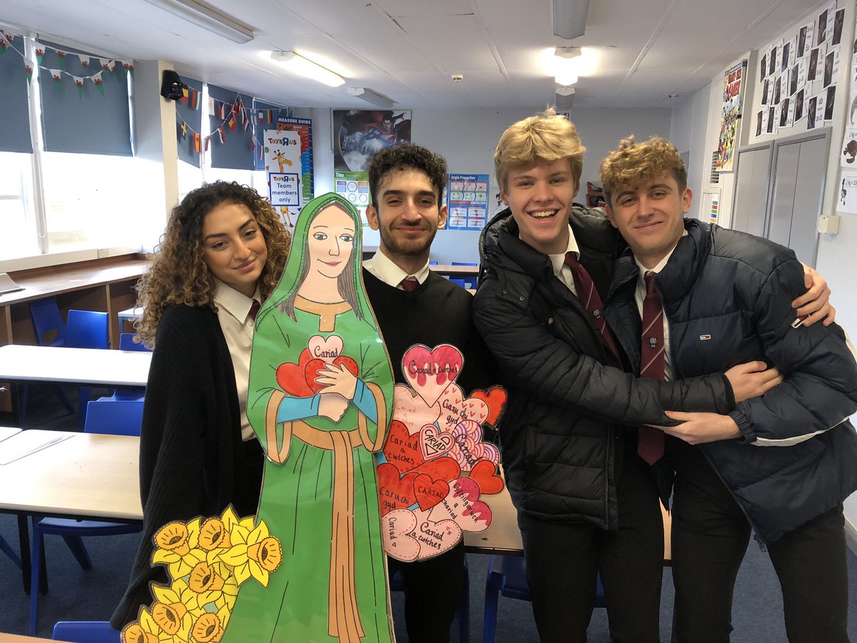 CaerleonComp's tweet photo. Santes Dwynwen meets Yr13 A-Level Maths students #rolemodels #cynefin #mrmeredith #craftclub #wellbeing #StDwynwen #creativecontributor #CfW @sewalesEAS #maximisingpotential https://t.co/nSDhfArjzS