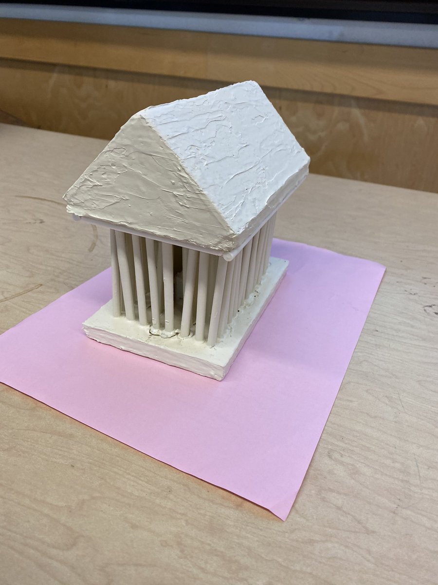 MagisterDavis1's tweet photo. Ars gratia artis!  Art for the sake of the art!  Just wanted to share some pictures of some first semester magis projects! @mhsjcl @miramontewebsi1 https://t.co/y0KUEZZGK0