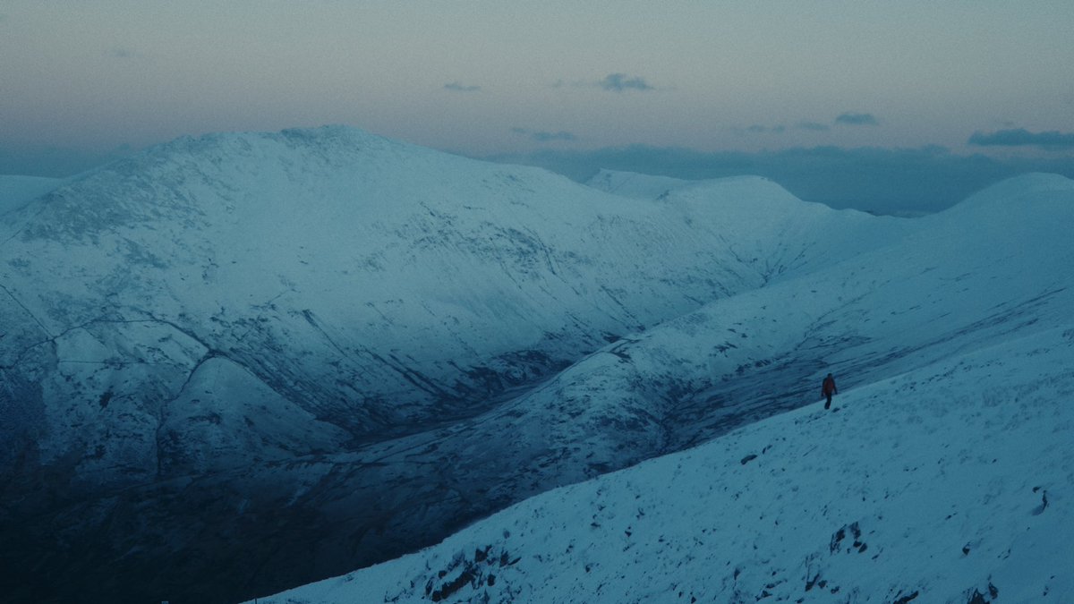 HarperG_'s tweet photo. Blue hour, Snowdon https://t.co/thtgZM4qnk