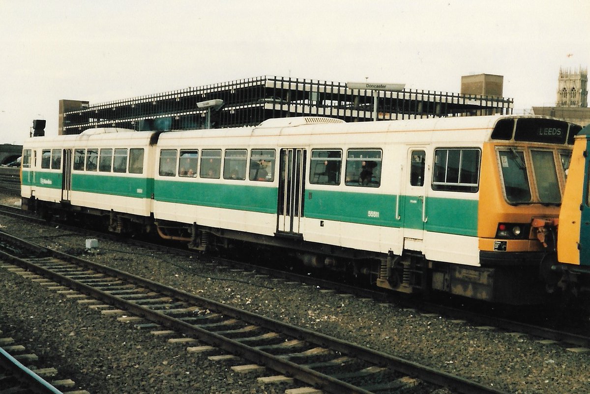 SalopianLyne's tweet image. Doncaster 4th May 1986
British Rail/Leyland Class 141 DMU 2-Car set 55511 + 55531 in original Verona Green &amp;amp; Cream colours
Showing its obvious bus origins, probably the nadir of UK train design - forbear of the Pacers
#BritishRail #Class141 #trainspotting #DMU #trainspotting 🤓