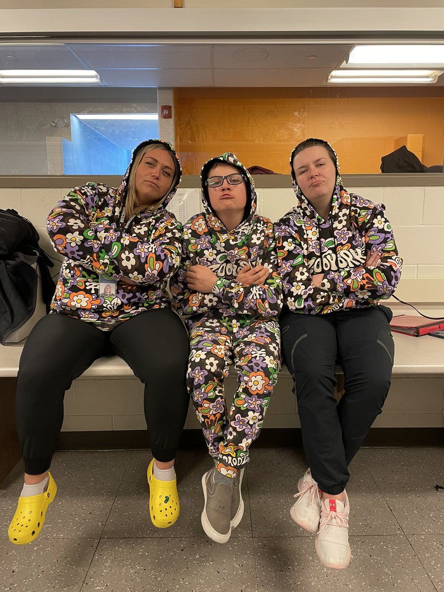 MsBondEA's tweet photo. If you didn’t do an impromptu photoshoot with matching hoodies today, then did you even make the most of your Monday?! P.S mix tape coming soon 😎 @piustitans @WanklinBrooke @teresacollver @west49 #TitanProud #flowerpower  #MondayMotivation #DreamTeam https://t.co/dwdxBT0tiz