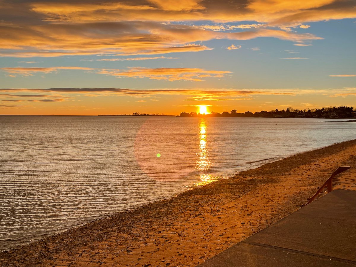 OneStaffMedical's tweet photo. Could you imagine having this view out of your back door?! Well, it's Traveler Megan S.'s reality on her current contract in Connecticut! 
Oh the places you could go...take a look!
https://t.co/mIUXHAfIN1...
Thanks for sharing Megan! 💙
#onestaffmedical #travelnurse #connecticut https://t.co/TLs9vmT85k