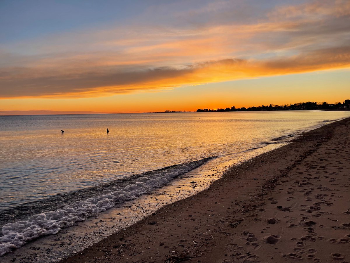 OneStaffMedical's tweet photo. Could you imagine having this view out of your back door?! Well, it's Traveler Megan S.'s reality on her current contract in Connecticut! 
Oh the places you could go...take a look!
https://t.co/mIUXHAfIN1...
Thanks for sharing Megan! 💙
#onestaffmedical #travelnurse #connecticut https://t.co/TLs9vmT85k
