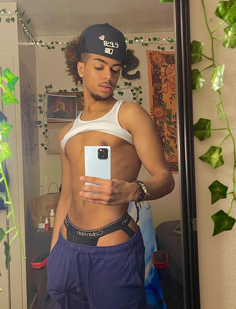 Ceddy Bear 🐻🍯 on X: RT @goldsknn: Age: 20 Height: 6'1 Sign: Virgo 🥷🏽  t.coVKs4n9oAot  X