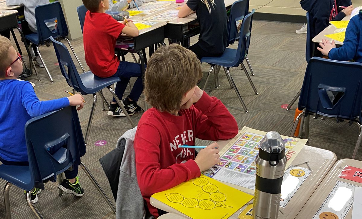 ElkhornPS_FR's tweet photo. The Nebraska Soybean Council visited Miss Samson's fourth grade classroom! #FireRidgeFalcons #EPSAchieves https://t.co/s5AnVELUYm