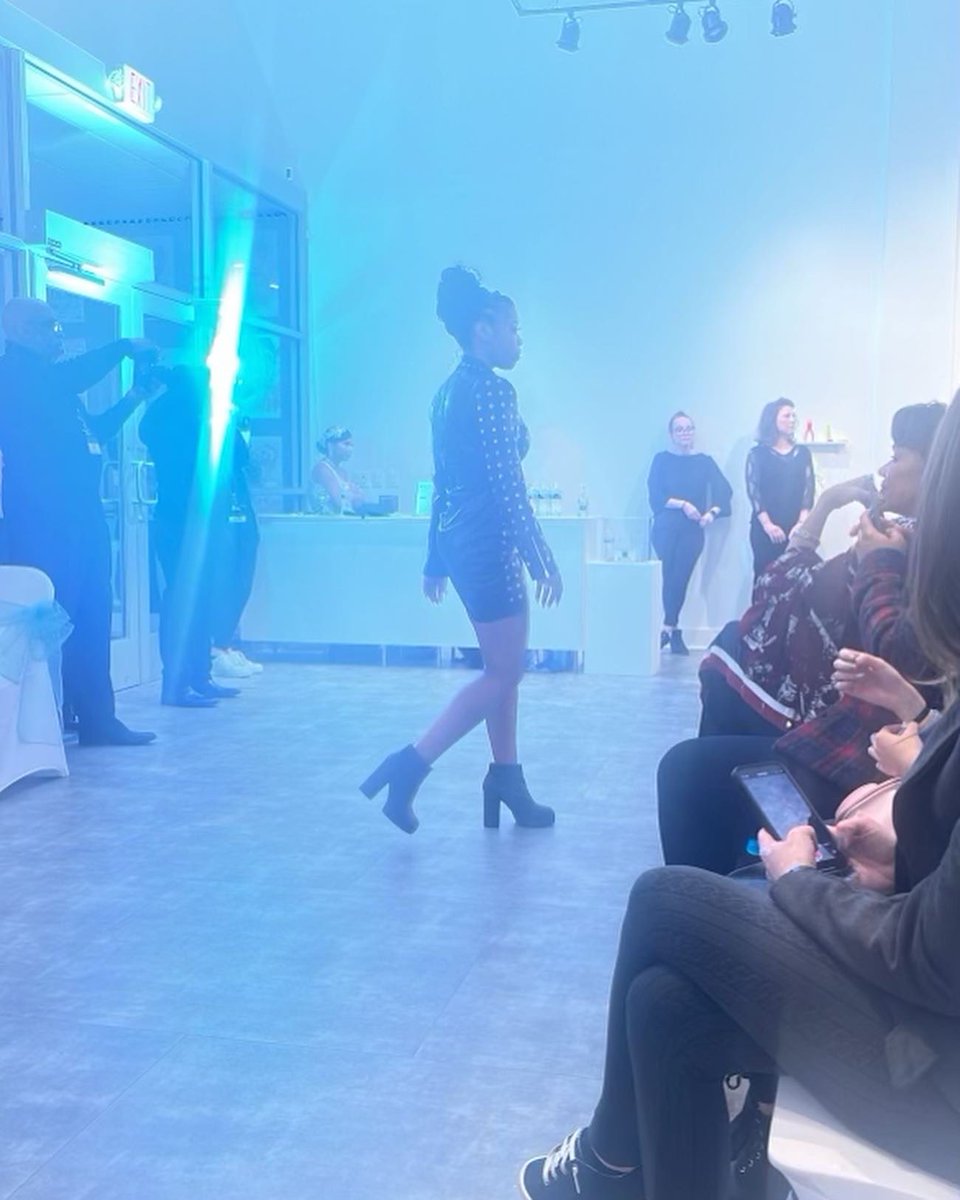 lex_cee's tweet image. Hold on yallllll I’m fucking fan girling rn 

EYEEEE OPENED THE FASHION SHOW LAST NIGHT 🥶❄️💙😮‍💨

📸: @chancifanci