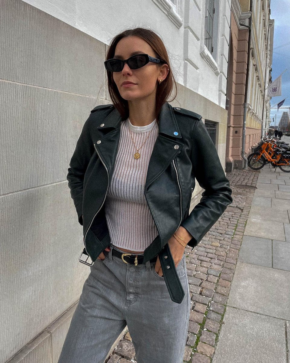 Loving a layered-up leather look. C/o <a href="/sabinebezzm/">Sabine</a> #AGirlinAG 
bit.ly/3HdQlle