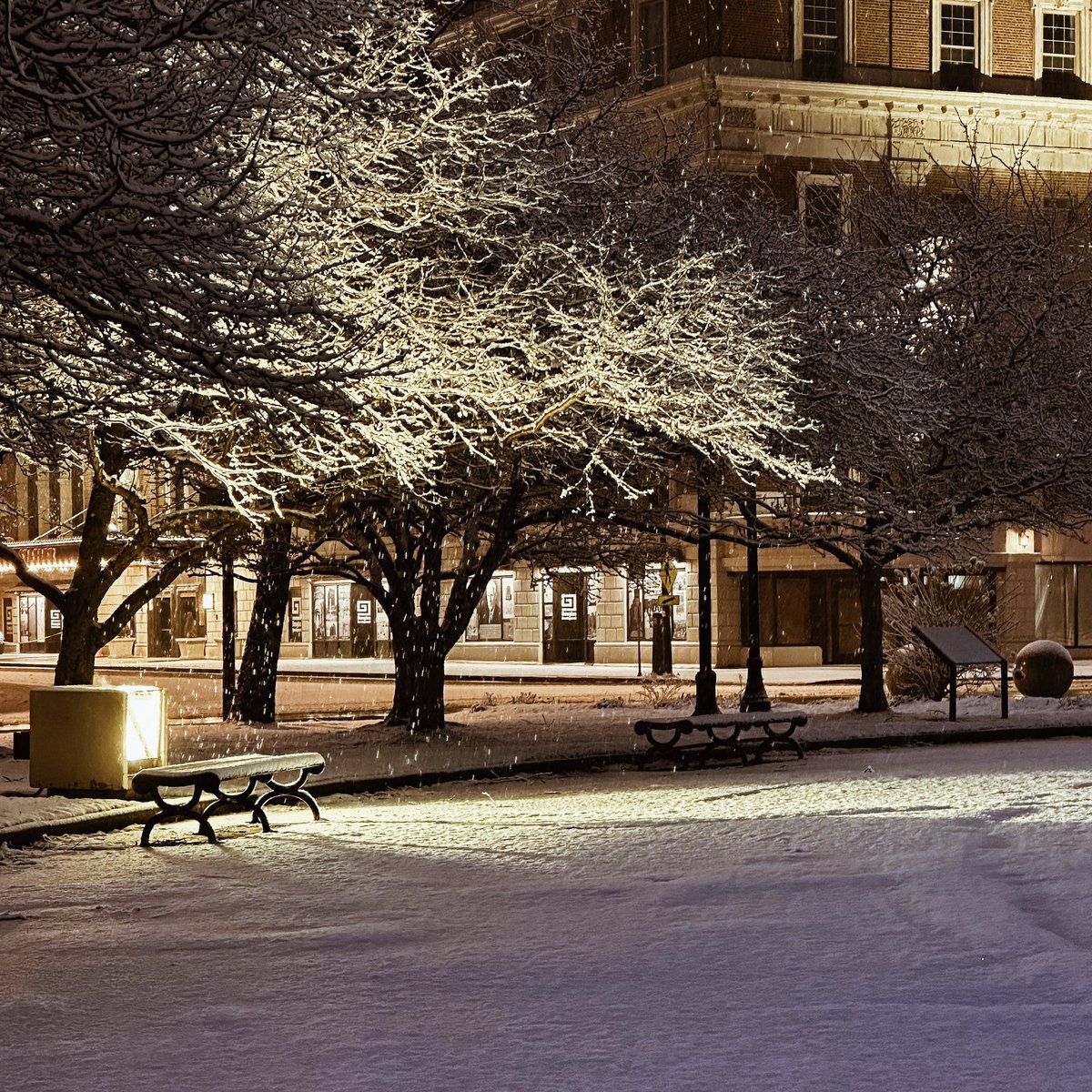 #snow #light #cityphotography #streetphotography #buffalony #716buffalo