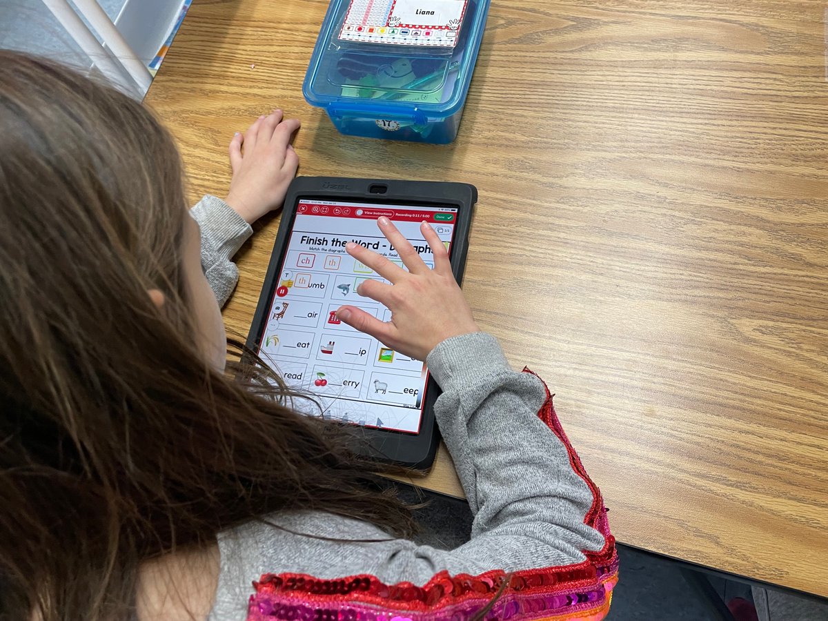 CubsofChaparral's tweet photo. Mrs. Raum's 1st graders are digging into digraphs using @seesaw 

#BacktoSeesaw https://t.co/AscCdcMiFg