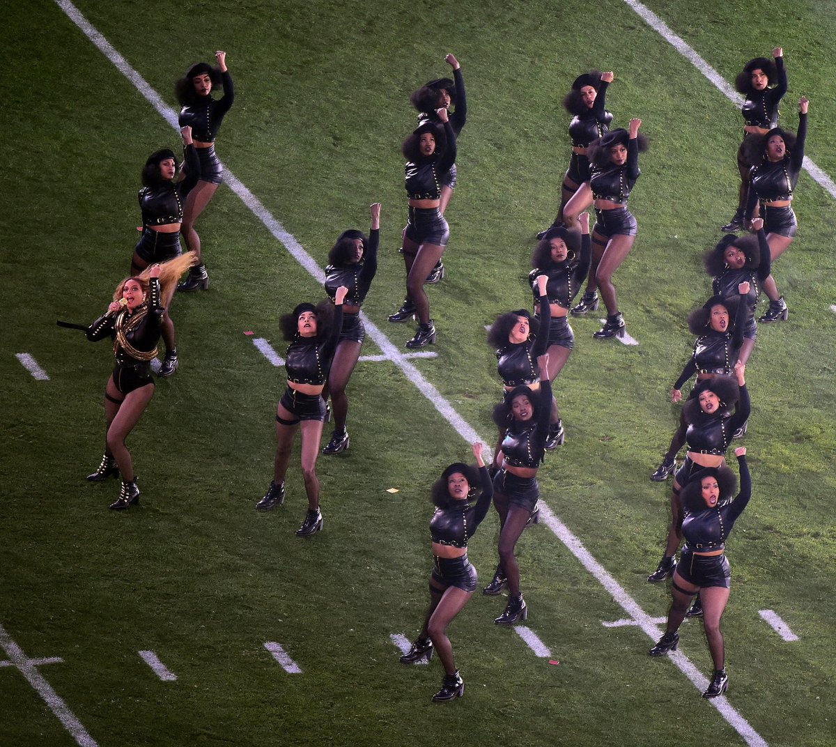 wiiLLiaw's tweet photo. Beyoncé; The Greatest Performer of All Time. https://t.co/pfNmiOxNZw