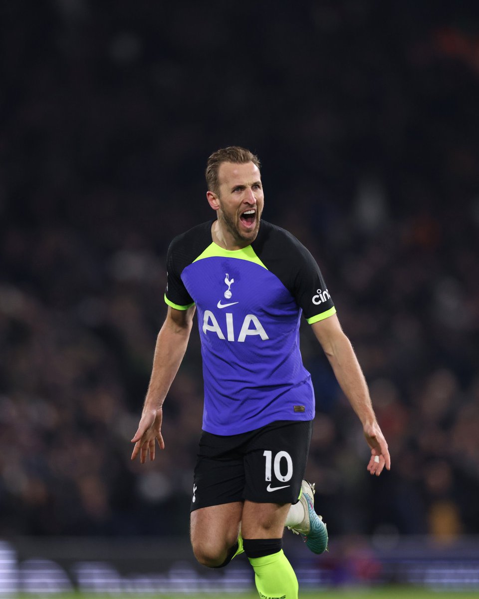 EscuadraInglesa's tweet photo. 🚀 El #Tottenham escala a la quinta posición de la tabla tras su victoria, mientras que el Fulham se mantiene 7º.

⭐️ El Man Of The Match fue Harry Kane, que con su gol igualó a Jimmy Greaves como el máximo goleador de los Spurs con 266.

#PremierLeague https://t.co/mncguK8iak