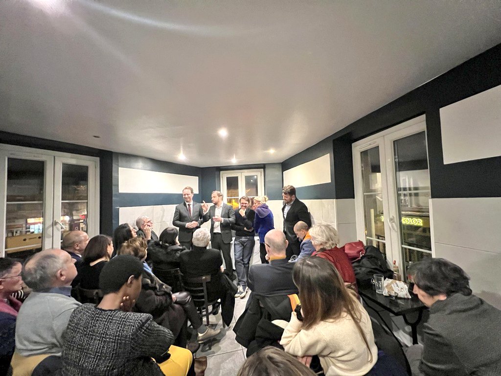 SylvainMaillard's tweet photo. De riches échanges ce soir avec les marcheurs #RenaissanceParis du 14e arrondissement puis avec les militants des 18e et 19e arrondissements.

Ensemble, construisons notre parti pour #REenchanter Paris !

@Elsa_Pariente @morgan_dprat #Renaissance https://t.co/IsRJcUBIwB