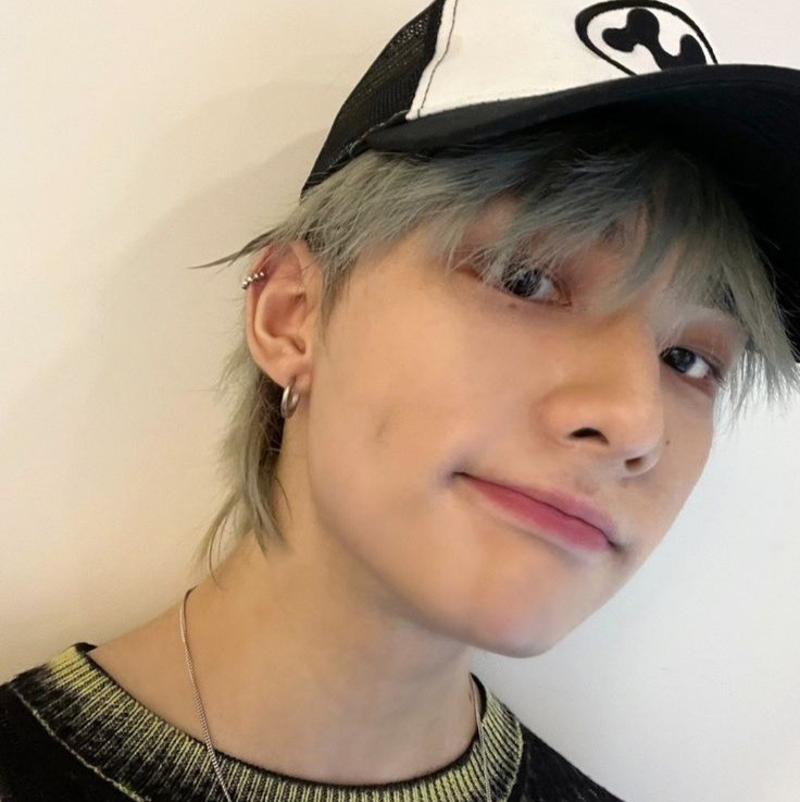 minchanheart's tweet photo. try to remember me – mini hyunho au 🩹

Onde Minho sofre um acidente ao correr atrás de seu gatinho que fugiu de casa.

Ou

Onde Hyunjin visita seu namorado todos os dias no hospital após o acidente para fazê-lo lembrar de si. https://t.co/FupK7RHwsb