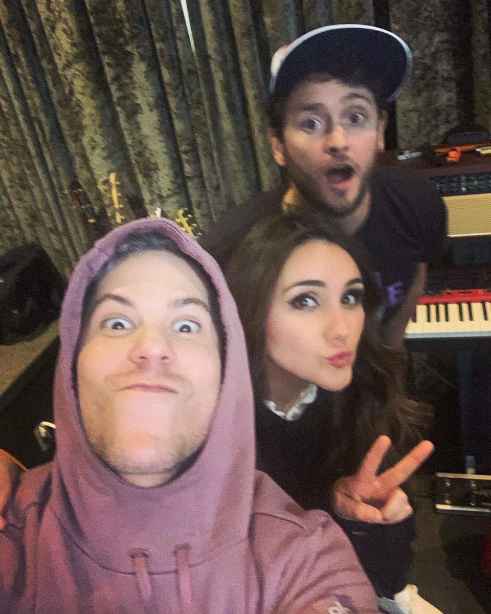 RBDForever's tweet image. La hermandad y union entre los RBD es algo que me llena el corazon ❤️