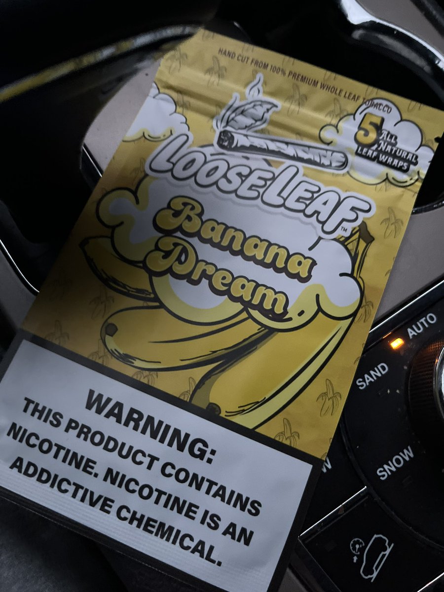 bigdogcabbage's tweet photo. Smoking an researchin #Looseleafs #GamblingTwitter https://t.co/mrpwae9oML