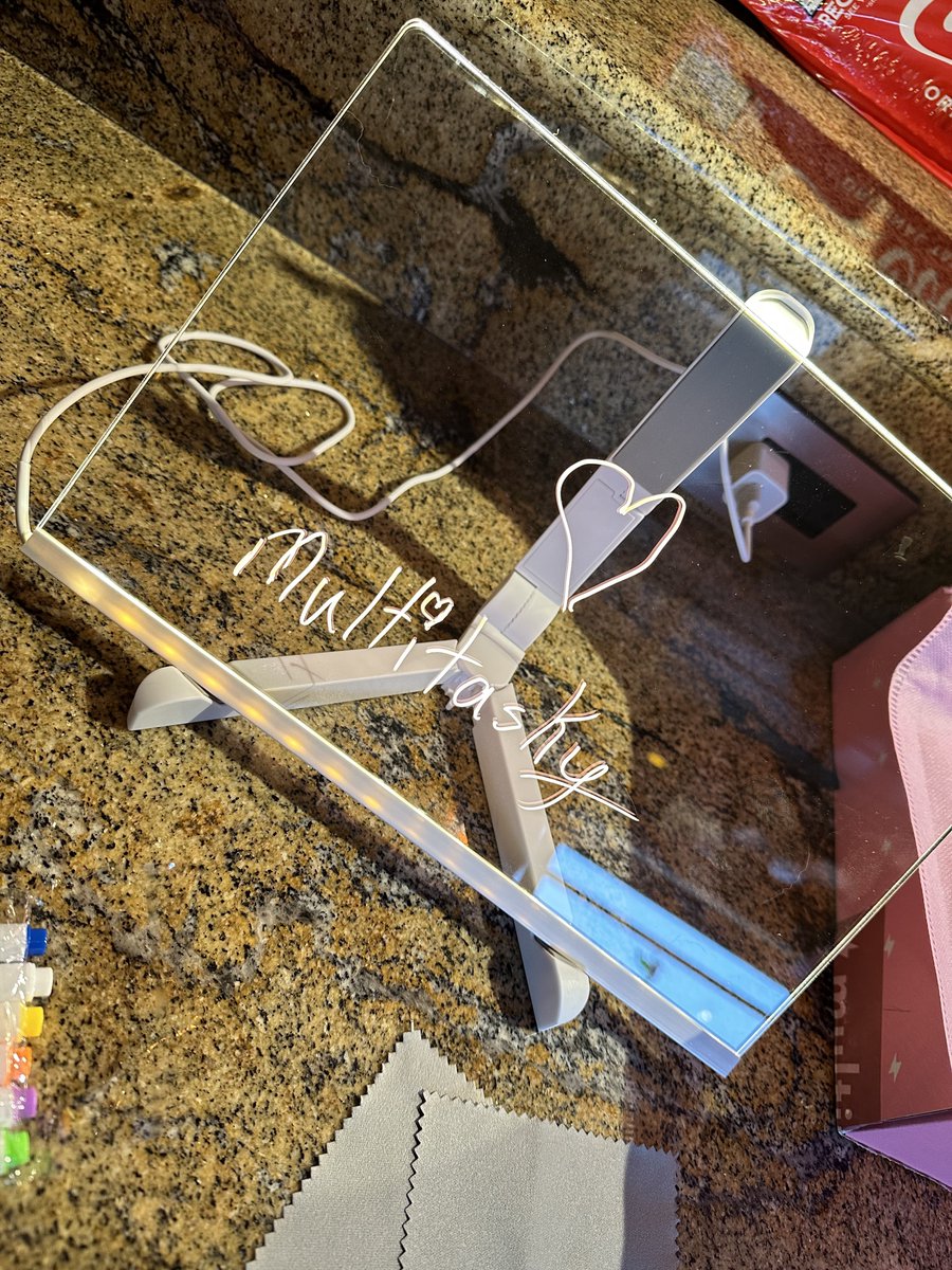 MizukiCreates's tweet photo. I just received a gift from itzjuzflow via @official_throne: #multitasky Its SOO COOL! And the packaging was so nice
 https://t.co/DrnPMtAfOM #throne #wishlist https://t.co/z8BUQYtFdx