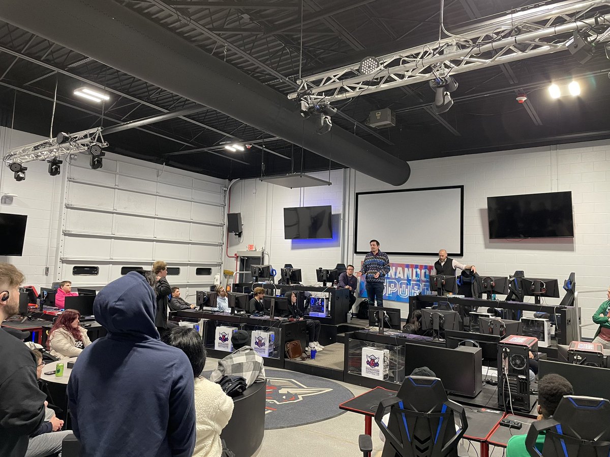 alyssaduran00's tweet photo. The semester has begun! 

Last week we hosted @ShenUesports tryouts &amp; bootcamp! Coaches had a huge role in leading workshops for our teams.👏

Today we welcomed everyone back to discuss the upcoming semester.📆

We also announced our new partnership with @raydasher_co!👓 https://t.co/bkSj9NZSVk