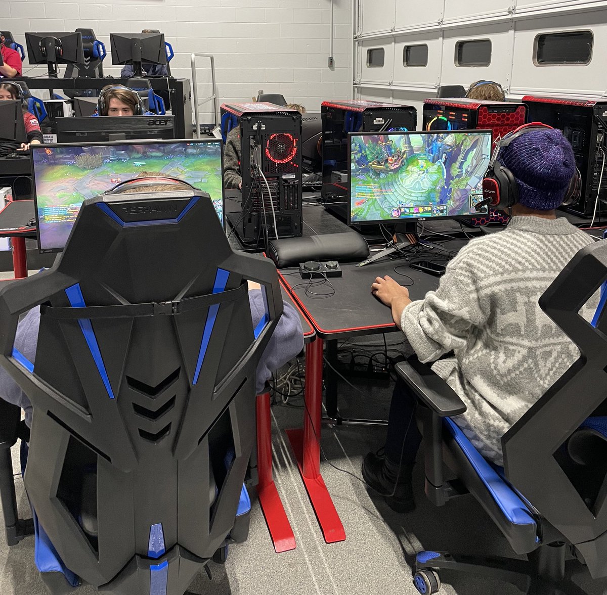 alyssaduran00's tweet photo. The semester has begun! 

Last week we hosted @ShenUesports tryouts &amp; bootcamp! Coaches had a huge role in leading workshops for our teams.👏

Today we welcomed everyone back to discuss the upcoming semester.📆

We also announced our new partnership with @raydasher_co!👓 https://t.co/bkSj9NZSVk