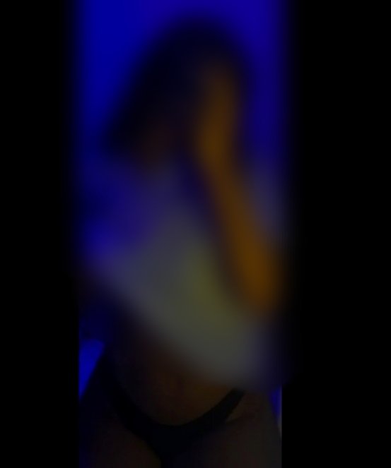 Holaaaaa espero que os guste la foto que he tomado después de bañarme jajajaja 😘💕