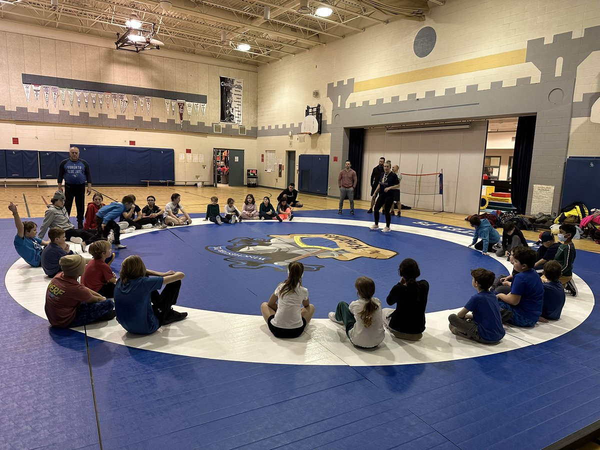 martinerobinson's tweet photo. Wowza!  What a great turn out for our first wrestling practice of the year!  Thank you to the incredibly dedicated staff and volunteers for their support. Our students are so excited to participate. @WinchesterDDSB #uKNIGHTed https://t.co/wQw0mlN38y