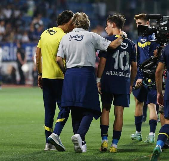 Erol Toksoy (@crystalship1907) on Twitter photo 2023-01-23 22:39:39 Tahmin ettiğim gibi Jesus-Arda mevzusu çoktan Vitor-Mesut mevzusuna dönüştü bile. Jorge Jesus’un bu tartışmayı kapatmak için sadece 2 şansı var. Ya Ardasız “çok iyi” oynayarak kazanacak, ya da Arda ile oynayarak kazanacak. @Fenerbahce de hocalık zordur… Tahmin ettiğim gibi Jesus-Arda mevzusu çoktan Vitor-Mesut mevzusuna dönüştü bile. Jorge Jesus’un bu tartışmayı kapatmak için sadece 2 şansı var. Ya Ardasız “çok iyi” oynayarak kazanacak, ya da Arda ile oynayarak kazanacak. @Fenerbahce de hocalık zordur…