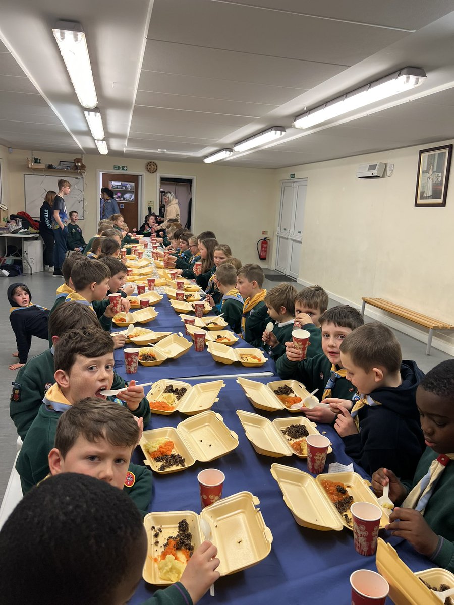Group6th's tweet photo. Another crazy #team6th night! An ode to Robert Burns! #hampshirescouts https://t.co/jQvKLZYK7z