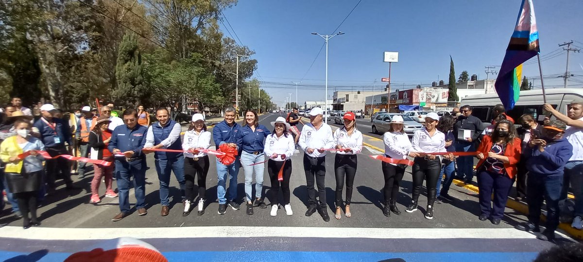 12Parrafo's tweet photo. Con la finalidad de elevar los niveles de bienestar en #Coacalco, #Edmex el alcalde de @GobCoacalco2022, @davidsanchezi inauguró la pavimentación de mil 350 metros de la avenida Presidentes, y tres arcotechos más en diferentes escuelas públicas.
https://t.co/iuXGUaA4hb https://t.co/FR4mB2isD5