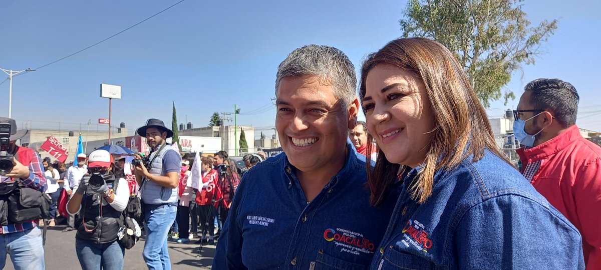 12Parrafo's tweet photo. Con la finalidad de elevar los niveles de bienestar en #Coacalco, #Edmex el alcalde de @GobCoacalco2022, @davidsanchezi inauguró la pavimentación de mil 350 metros de la avenida Presidentes, y tres arcotechos más en diferentes escuelas públicas.
https://t.co/iuXGUaA4hb https://t.co/FR4mB2isD5