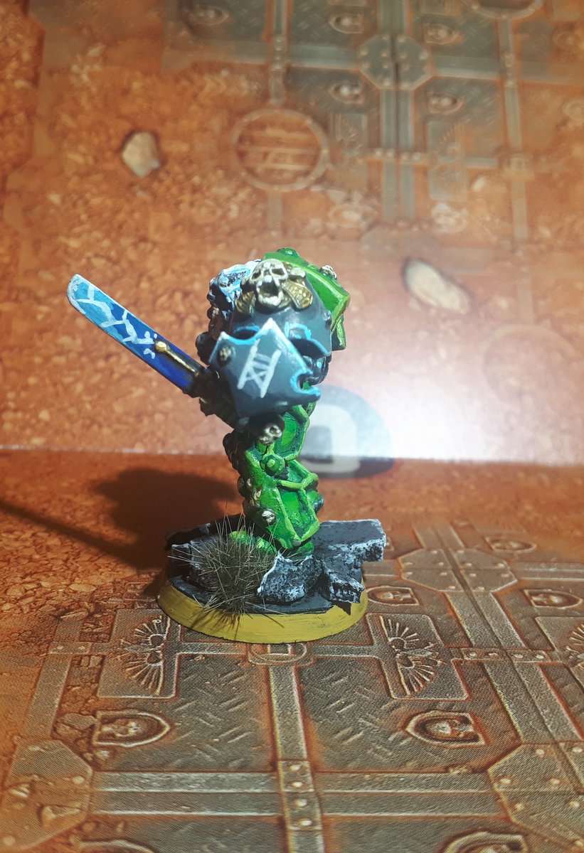 pixel_van_gogh's tweet photo. #1minixdia2023 #spacemarines #sonsofmedusa #warmongers
22/1/23
Ayer me olvidé de la mini, Bibliotecario exterminador conversionado. Mi primera conver de hace años, todo metal https://t.co/nFKoCb6kOe