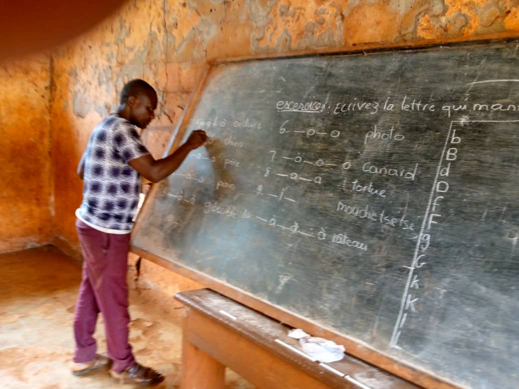 CABTAL1's tweet photo. #Bangando Speakers Back To The Classroom
The Bangando #language literacy class instructors received a refresher course last weekend. A total of 11 #people updated their practical skills to teach others to read, write and speak their mother tongues. Moloundou Centre, Banana 1,... https://t.co/Z3TaWtyozY